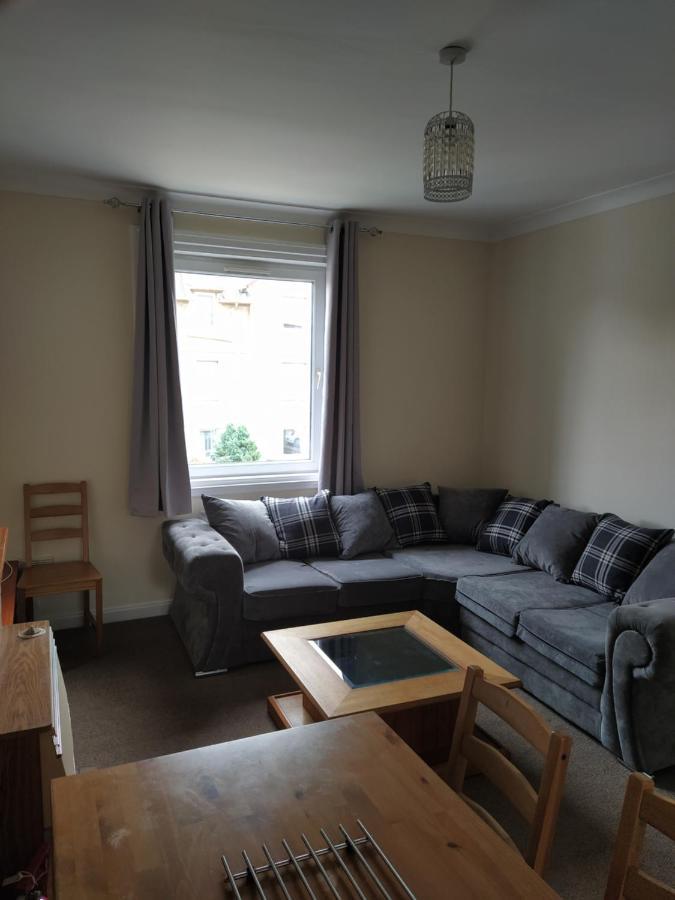 Self Catering 2 Bedroom Flat, Frequent Buses, 1-Minute Walk To Bus Stop, 20 Minutes To City Center Единбург Екстер'єр фото
