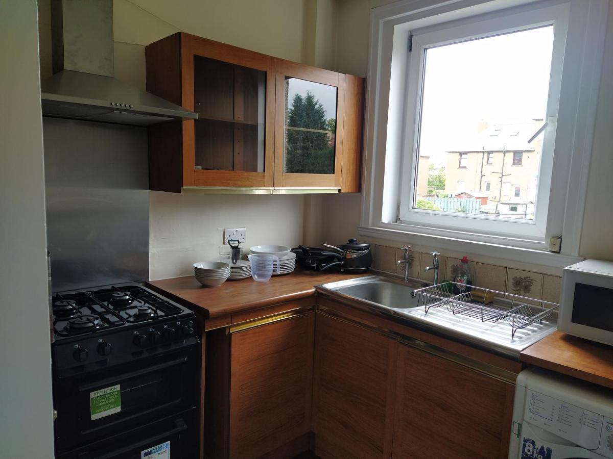 Self Catering 2 Bedroom Flat, Frequent Buses, 1-Minute Walk To Bus Stop, 20 Minutes To City Center Единбург Екстер'єр фото