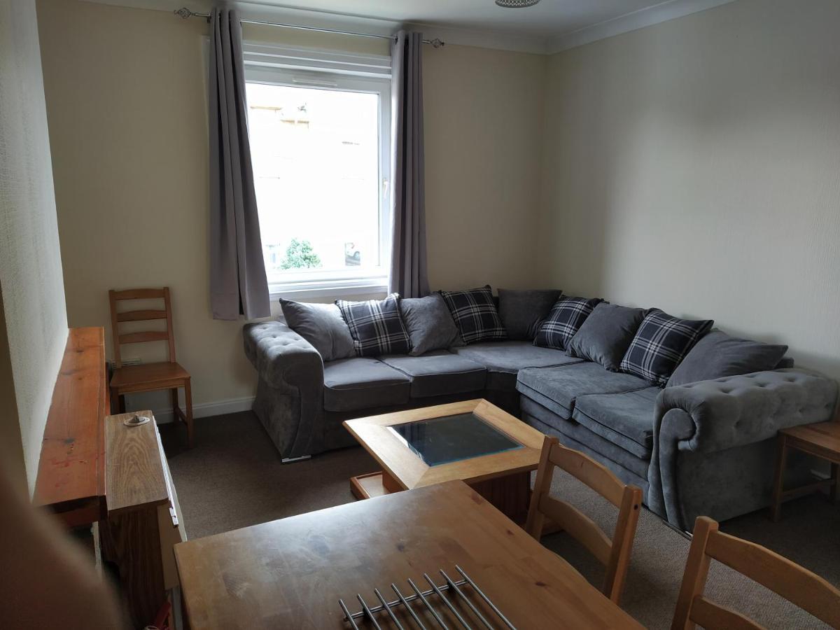 Self Catering 2 Bedroom Flat, Frequent Buses, 1-Minute Walk To Bus Stop, 20 Minutes To City Center Единбург Екстер'єр фото